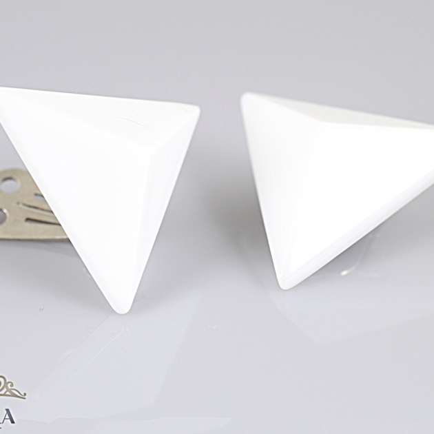 Obelisk (blizzard white)