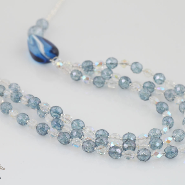 Błękitny jak niebo latem